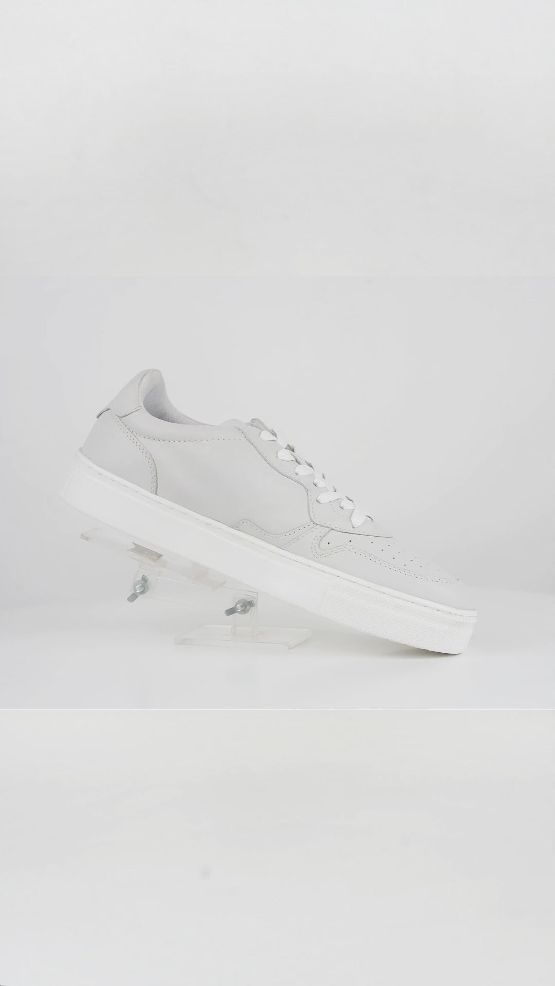 Men's White Leather Low Top Sneakers - FT05-0582